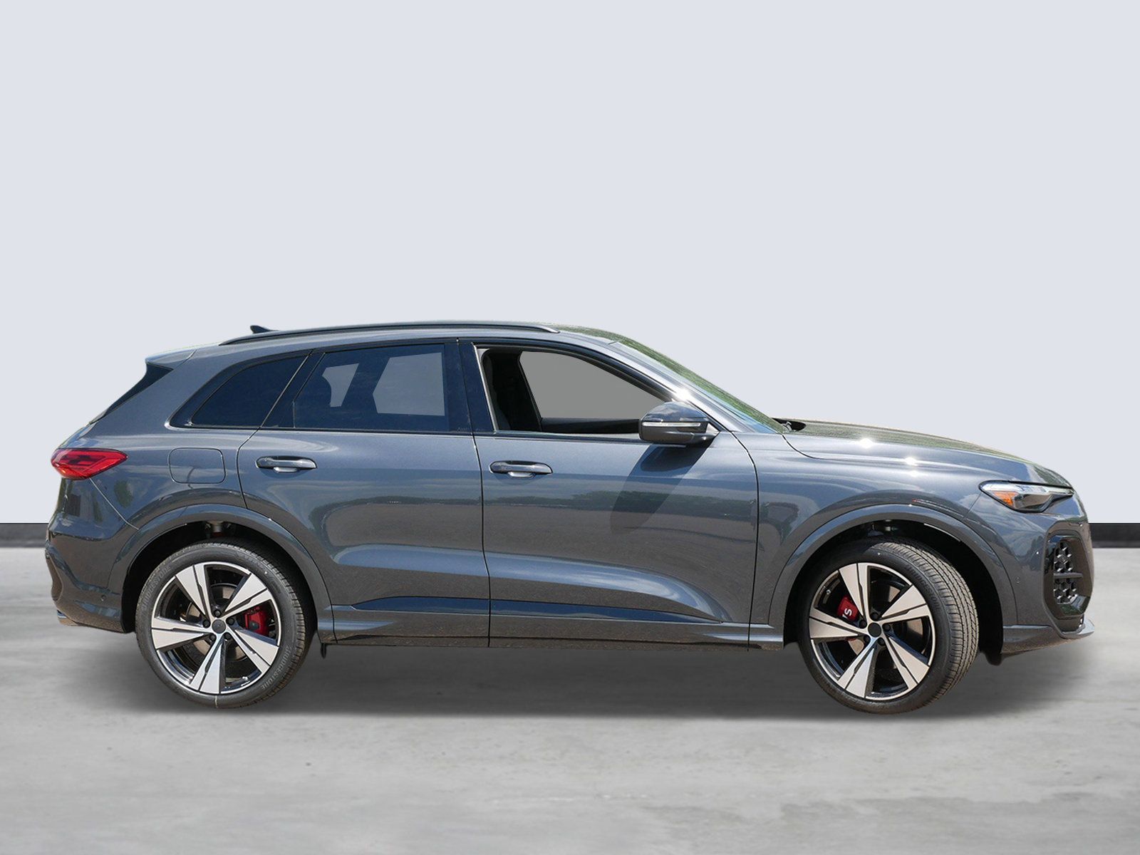 Thumbnail: 2026 Audi SQ5 - 5