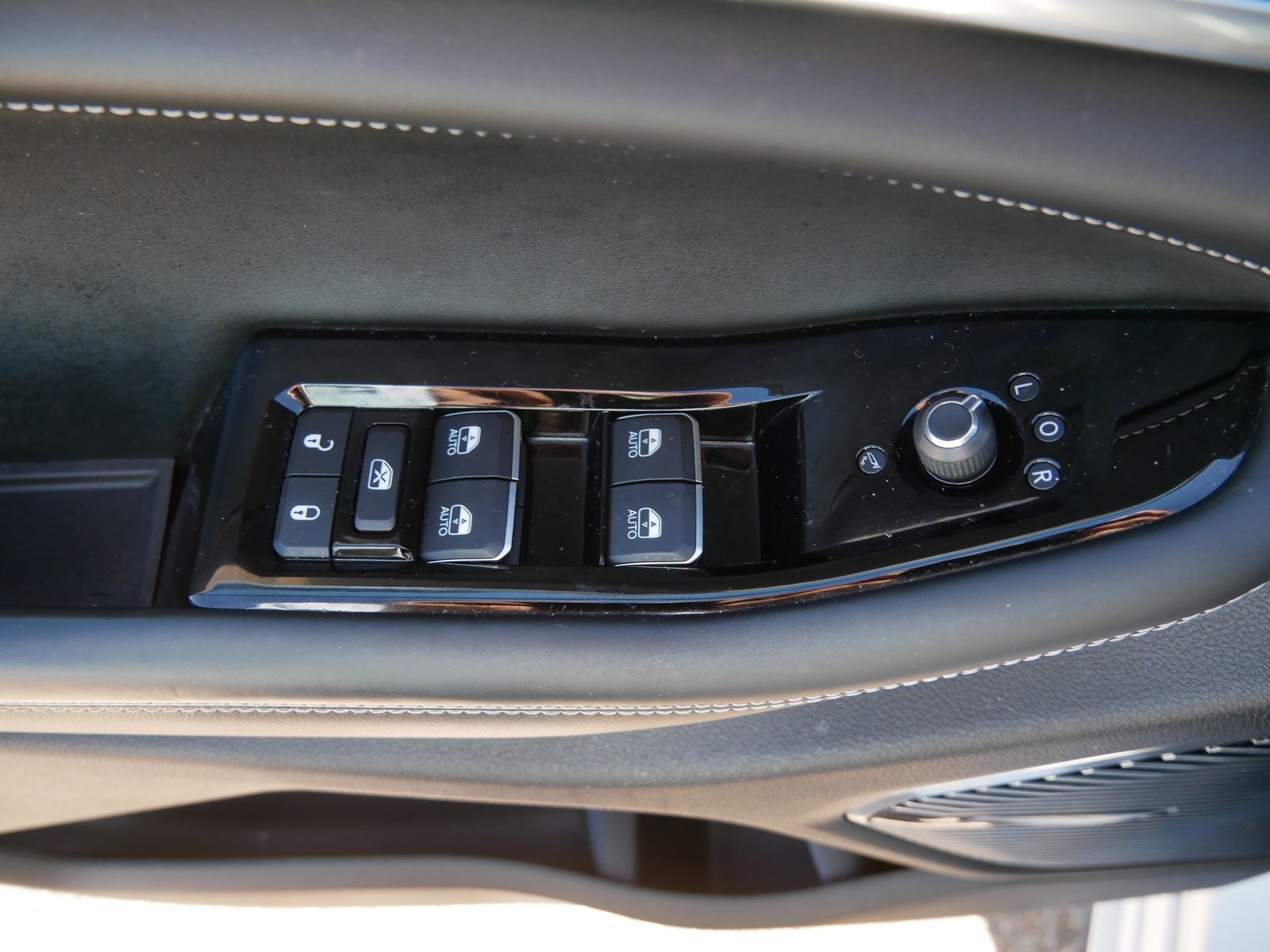 Thumbnail: 2023 Jeep Grand Cherokee L - 15