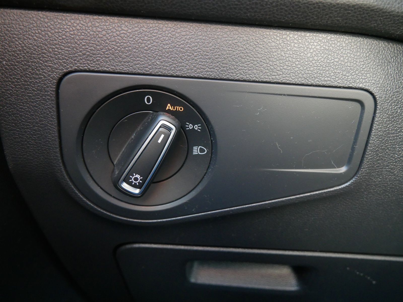 Thumbnail: 2019 Volkswagen Tiguan - 19