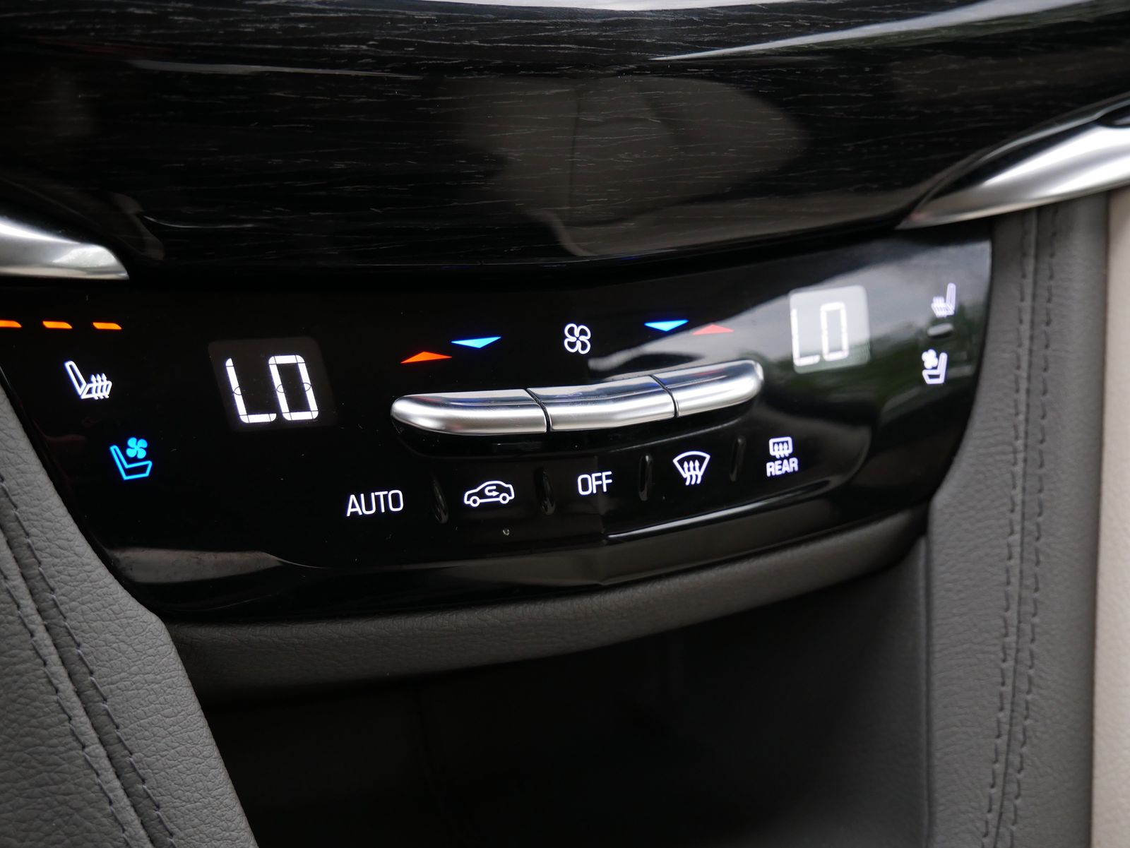 Thumbnail: 2021 Cadillac XT6 - 20