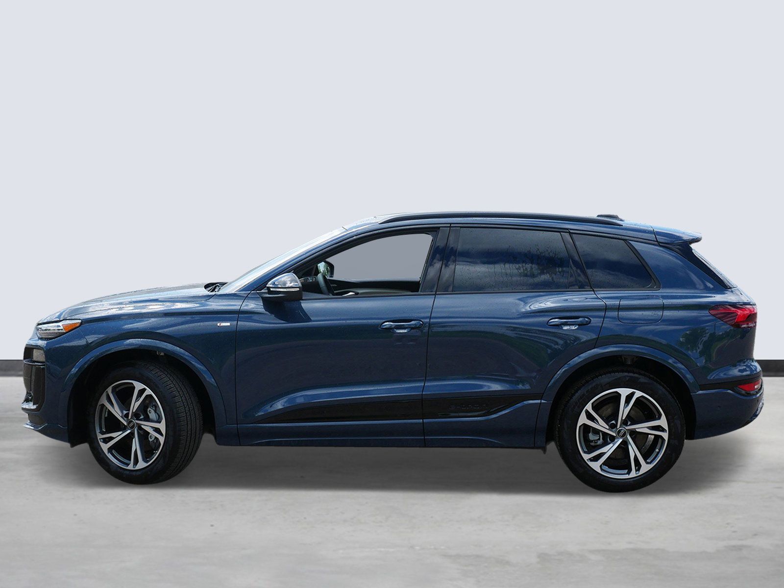Thumbnail: 2027 Audi Q6 e-tron - 2