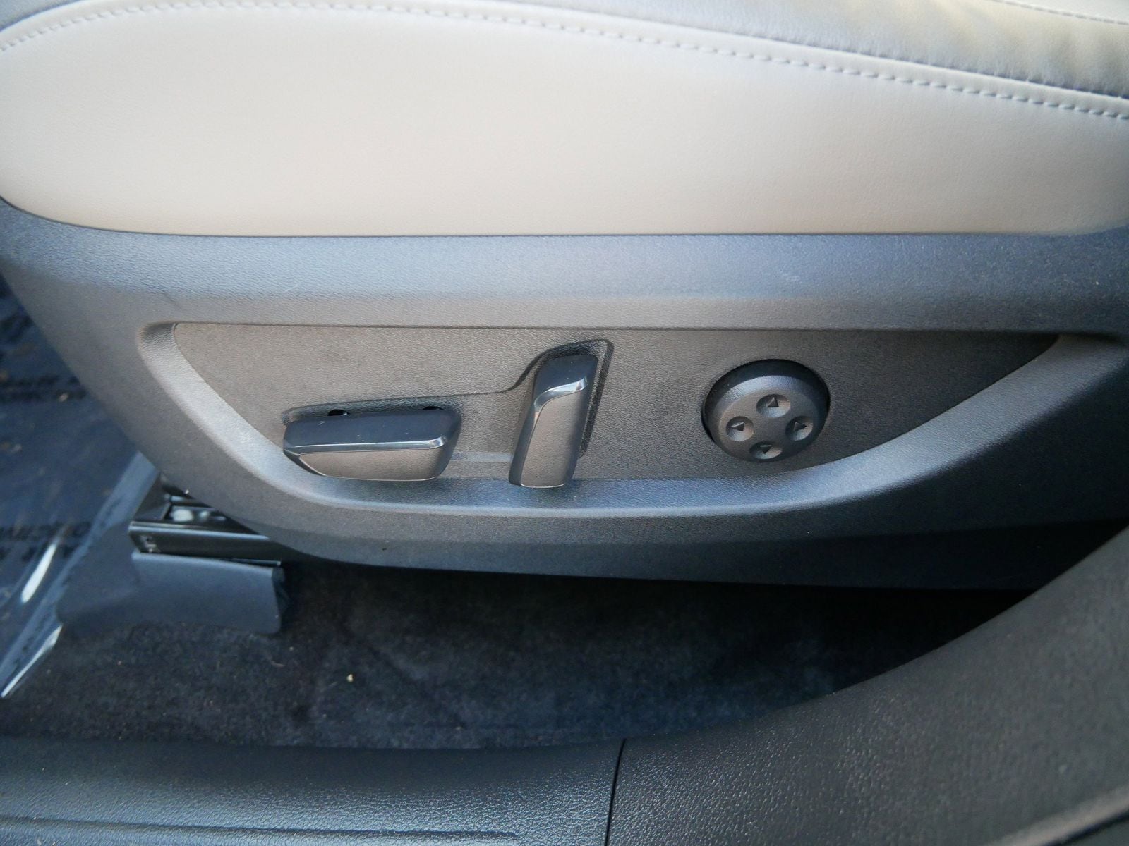 Thumbnail: 2023 INFINITI QX50 - 14