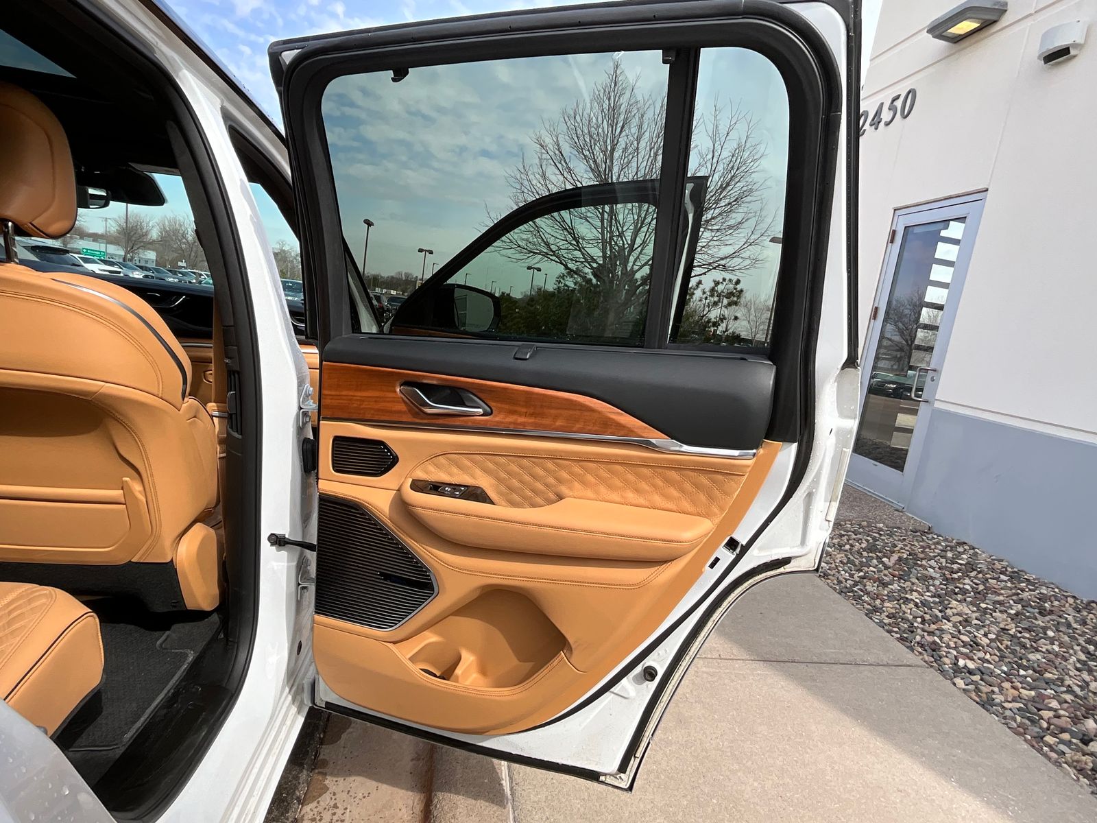 Thumbnail: 2022 Jeep Grand Cherokee - 14