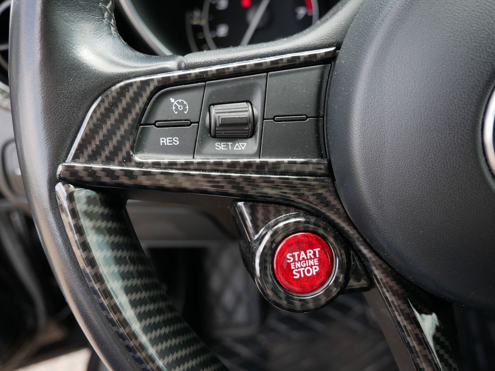 Thumbnail: 2017 Alfa Romeo Giulia - 30