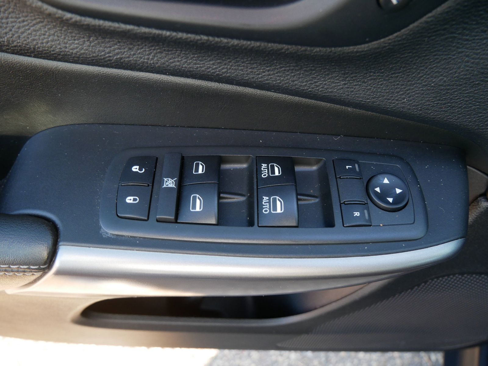 Thumbnail: 2019 Jeep Cherokee - 20