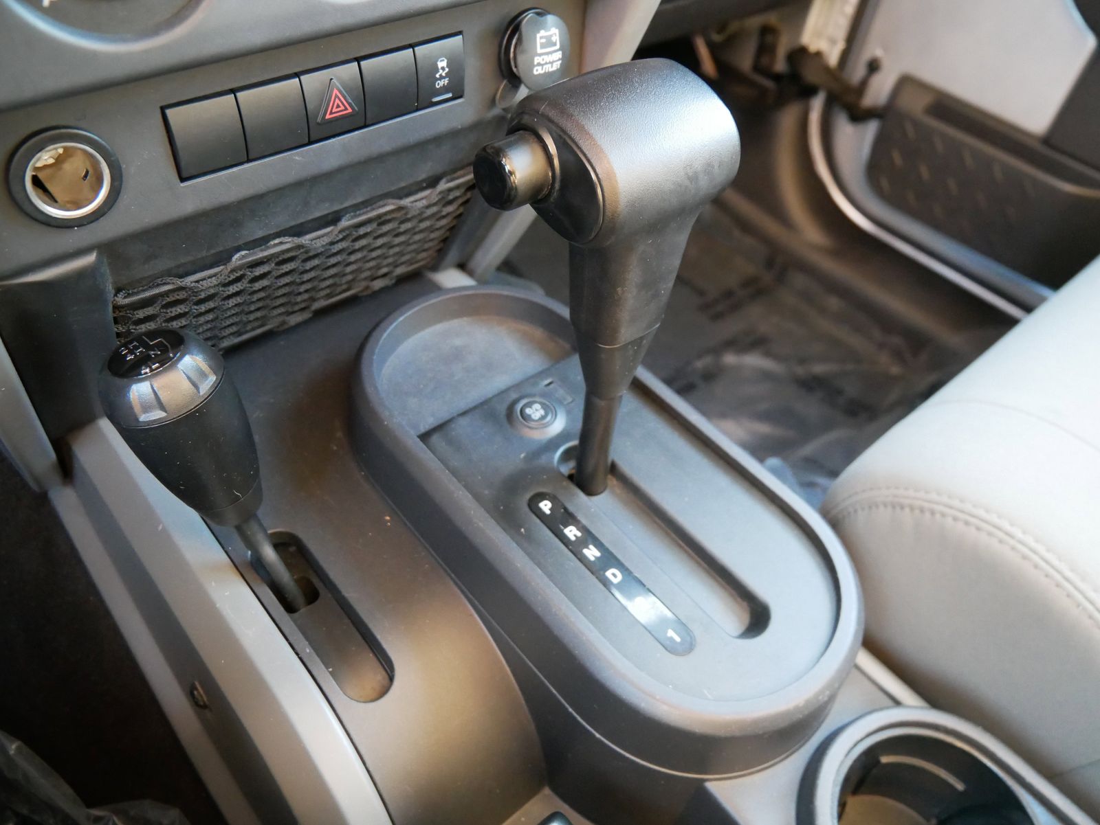 Thumbnail: 2010 Jeep Wrangler - 21