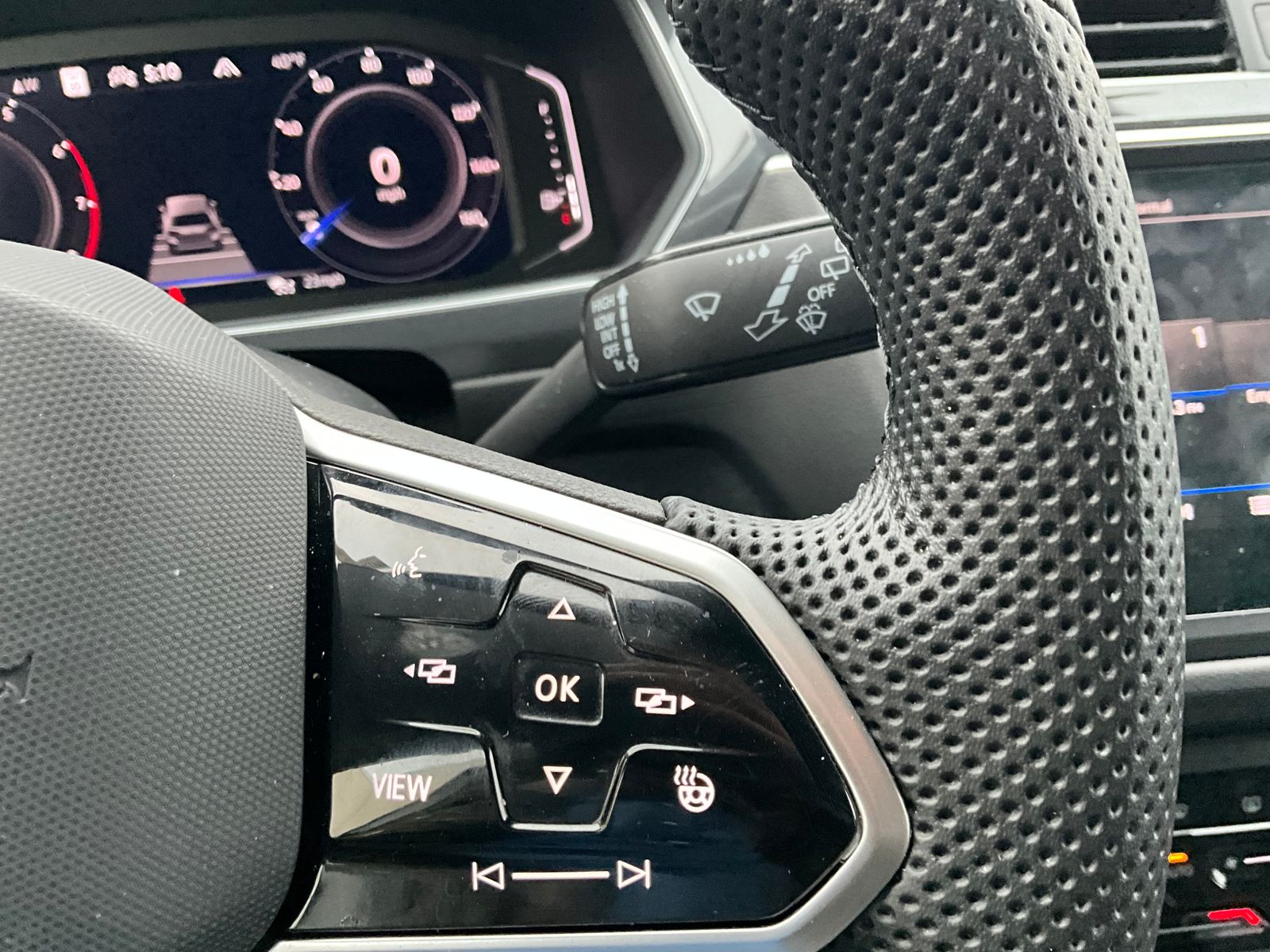 Thumbnail: 2022 Volkswagen Tiguan - 13