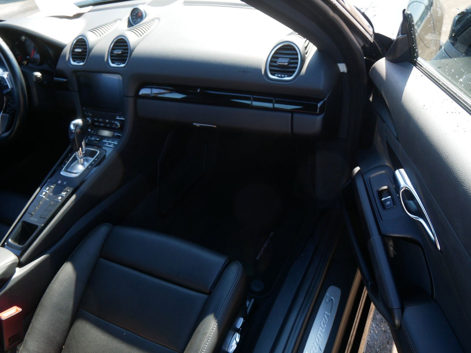 Thumbnail: 2018 Porsche 718 Cayman - 10