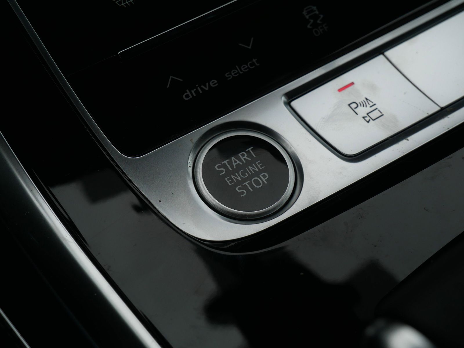 Thumbnail: 2026 Audi Q8 - 22