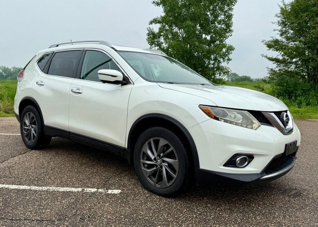 Used 2016 Nissan Rogue SL with VIN 5N1AT2MV9GC829926 for sale in Saint Paul, Minnesota