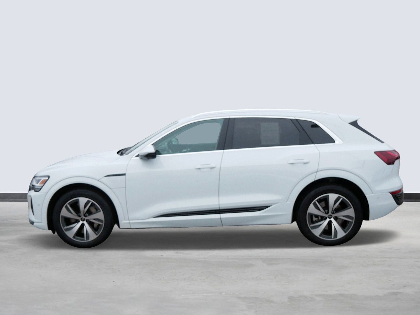 Thumbnail: 2024 Audi Q8 e-tron - 2