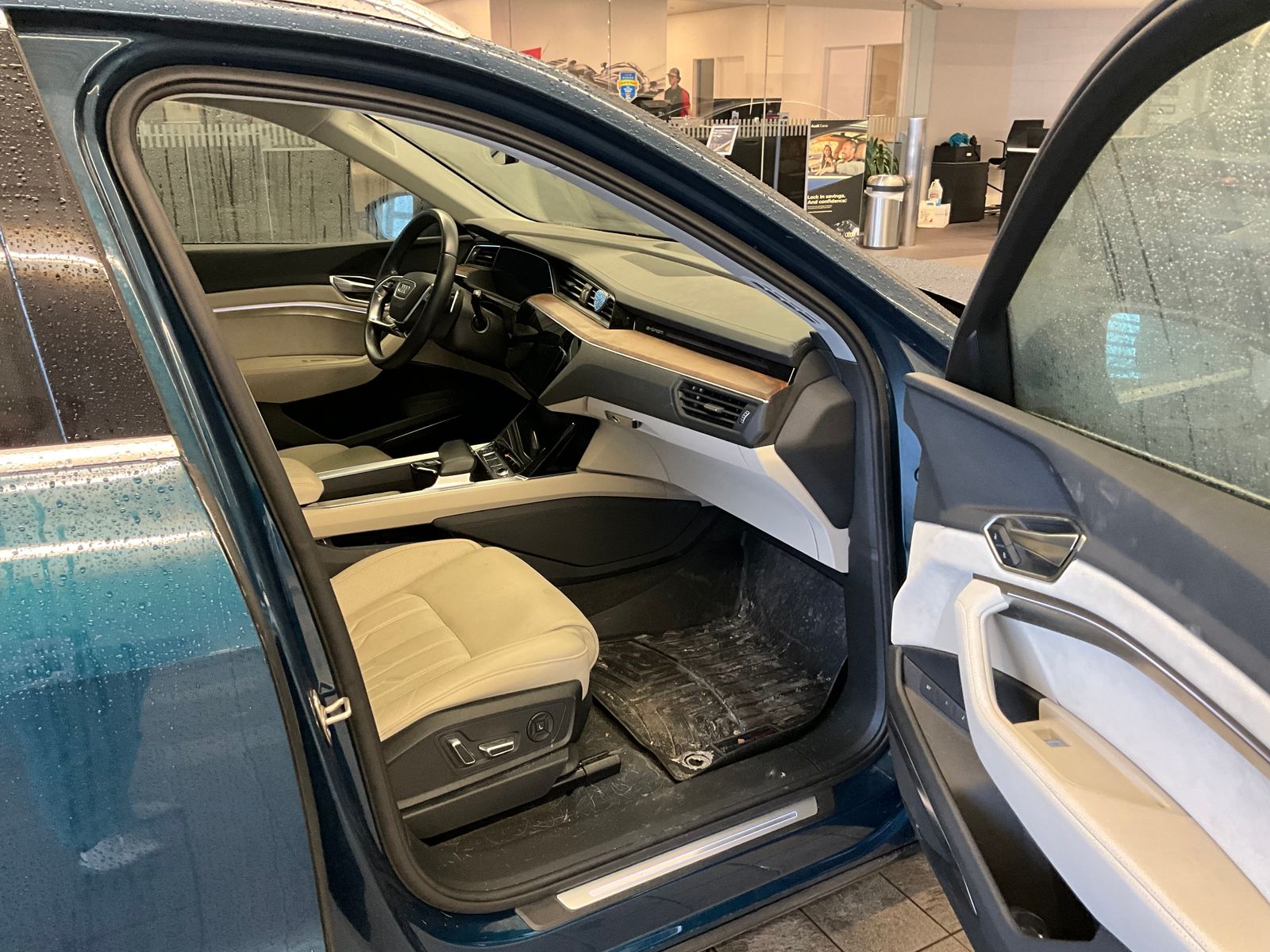 Thumbnail: 2019 Audi e-tron - 13