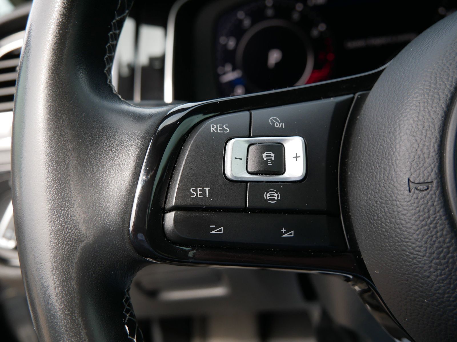 Thumbnail: 2019 Volkswagen Golf - 23