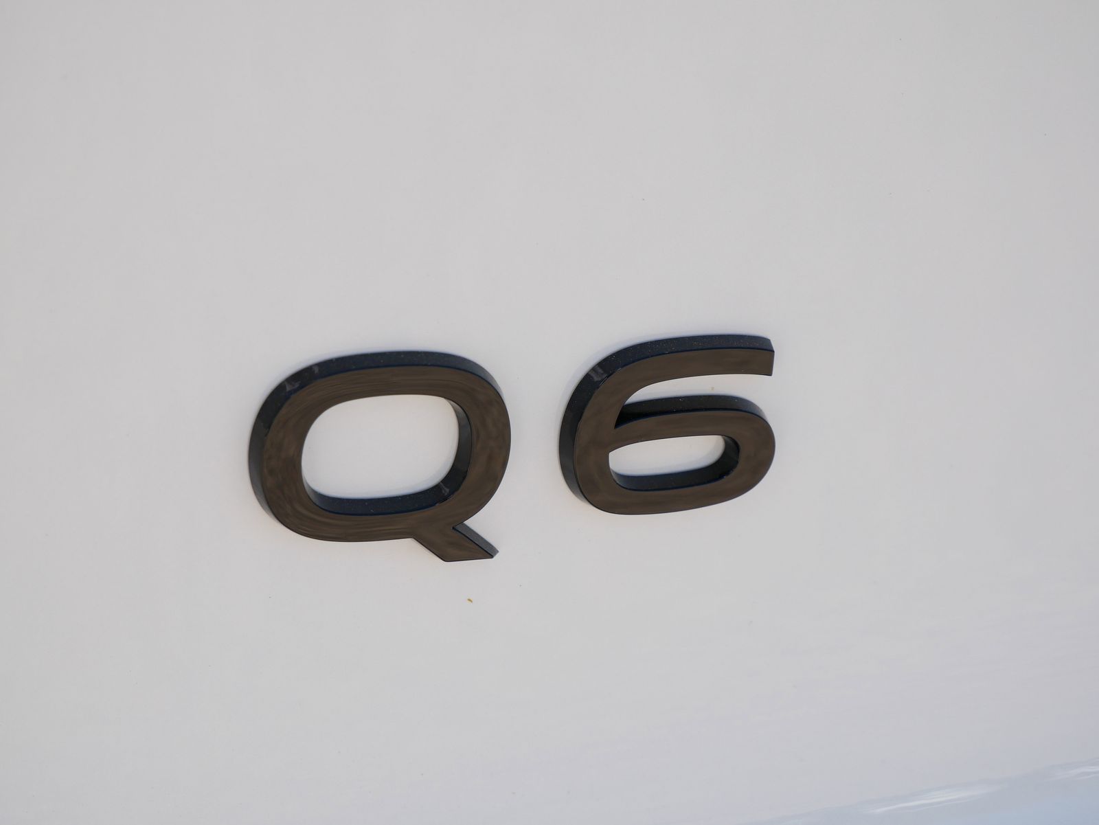 Thumbnail: 2025 Audi Q6 e-tron - 10