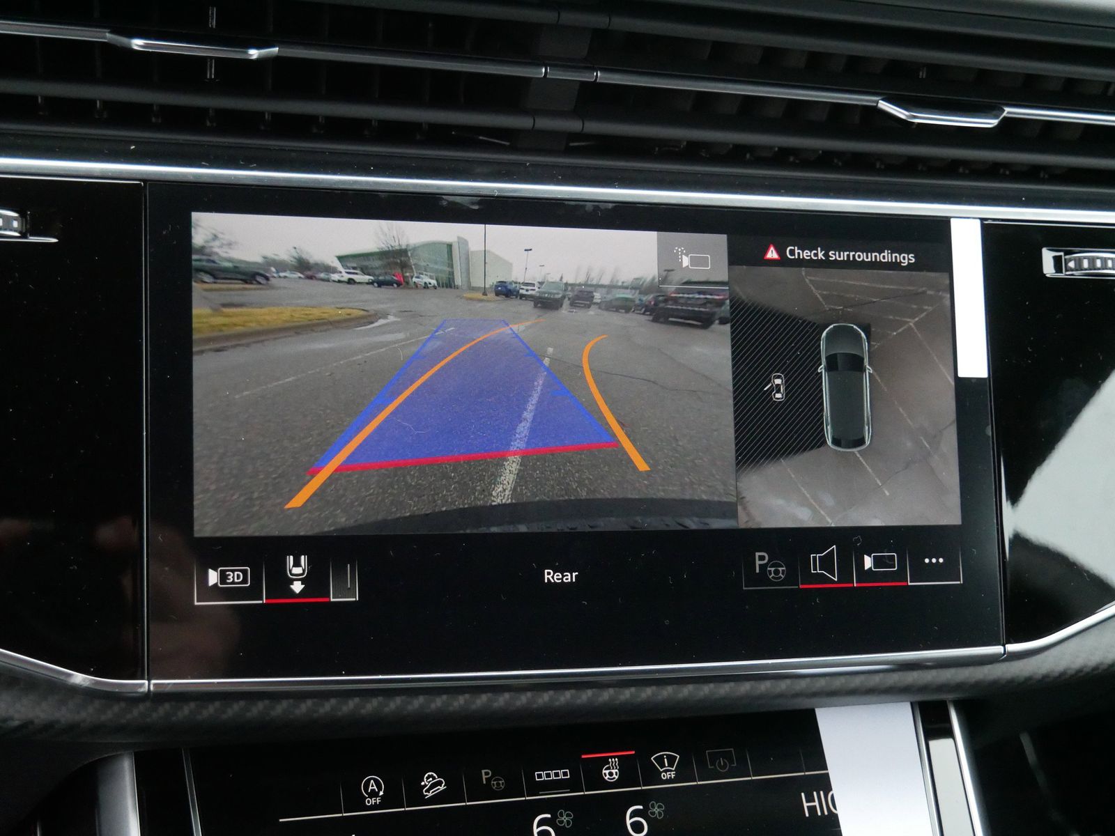 Thumbnail: 2026 Audi SQ8 - 21