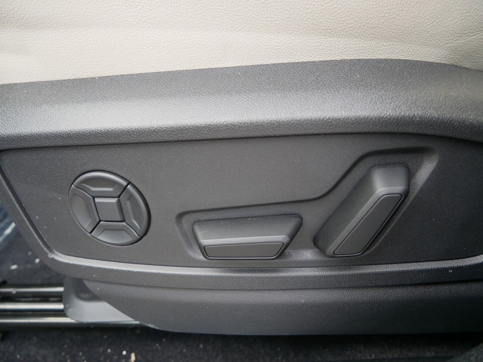 Thumbnail: 2025 Audi Q5 - 13