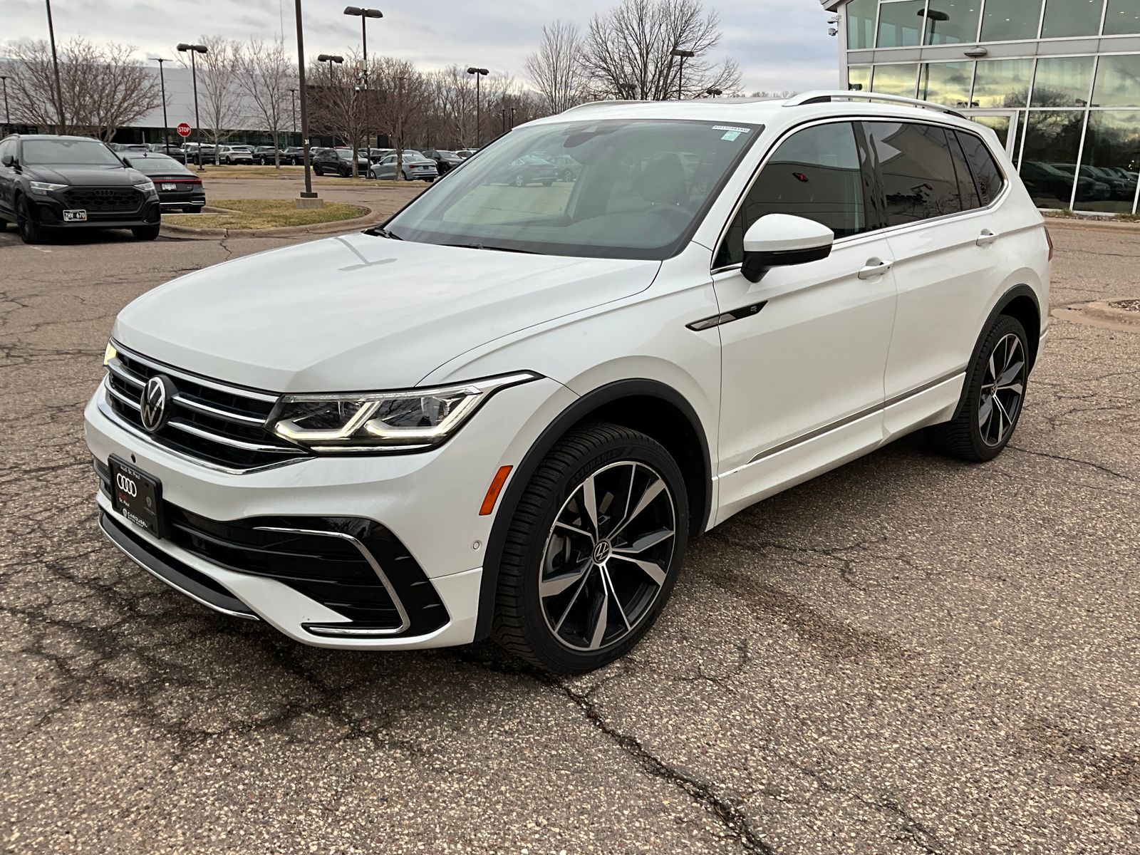 Thumbnail: 2022 Volkswagen Tiguan - 9