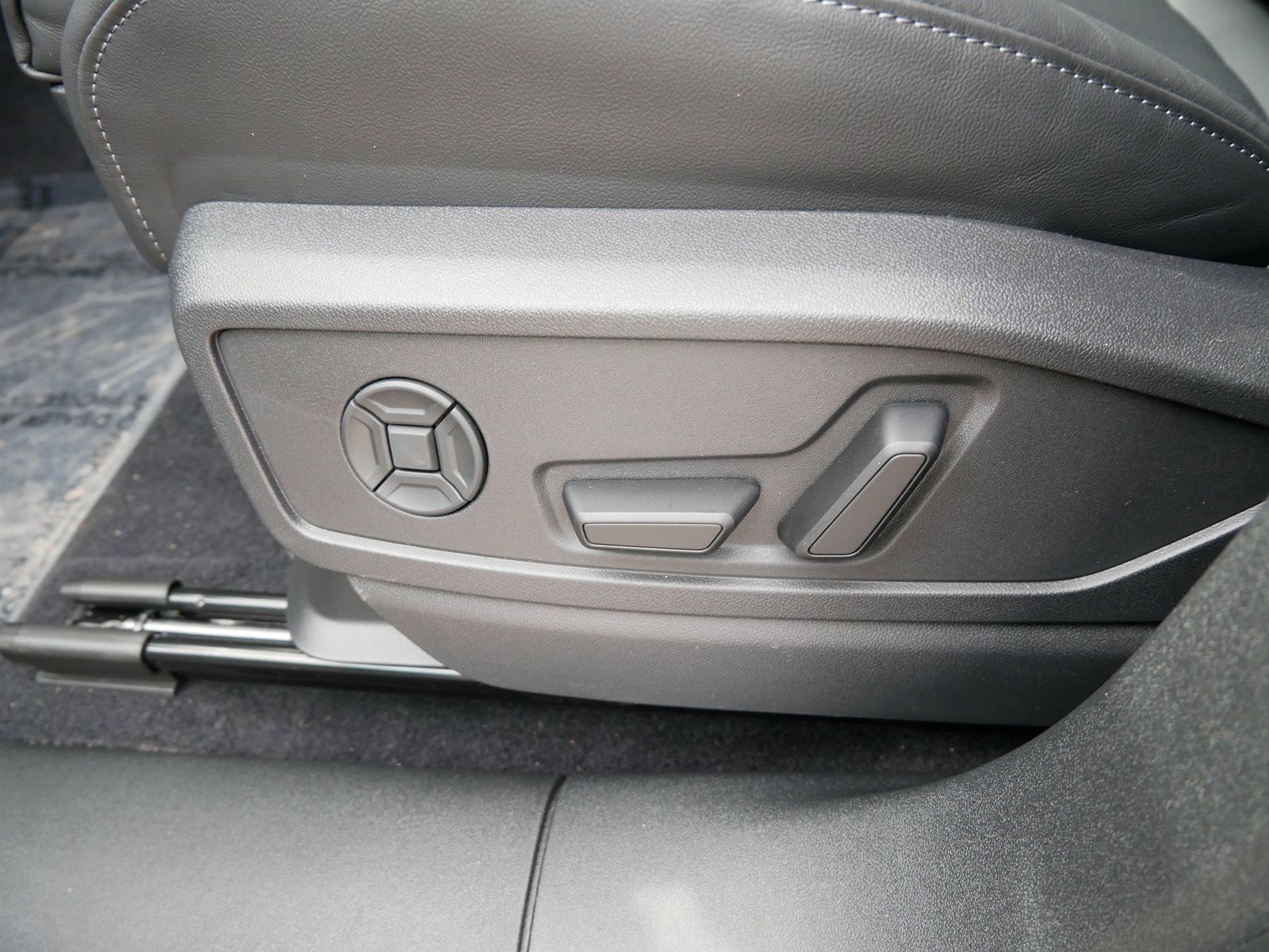 Thumbnail: 2025 Audi Q5 - 13