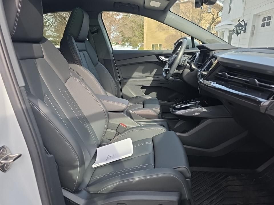 Thumbnail: 2023 Audi Q4 e-tron - 7