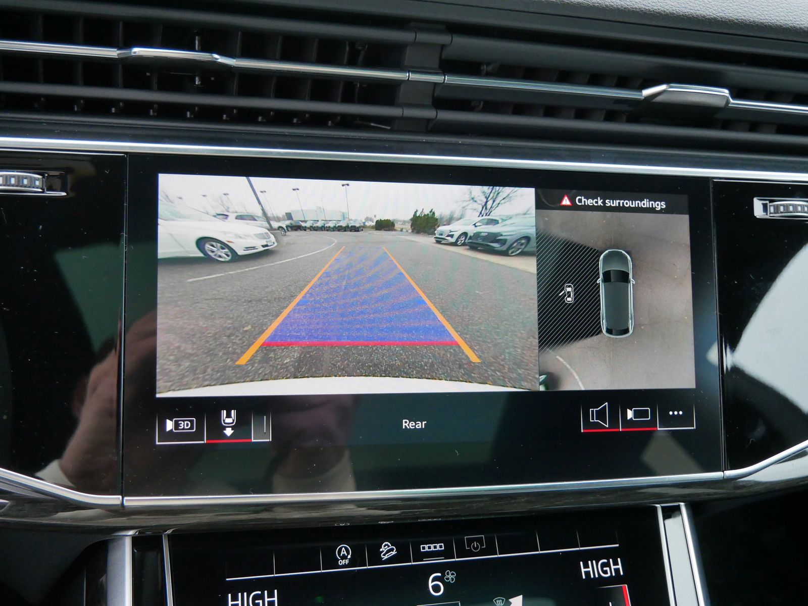 Thumbnail: 2025 Audi Q8 - 23