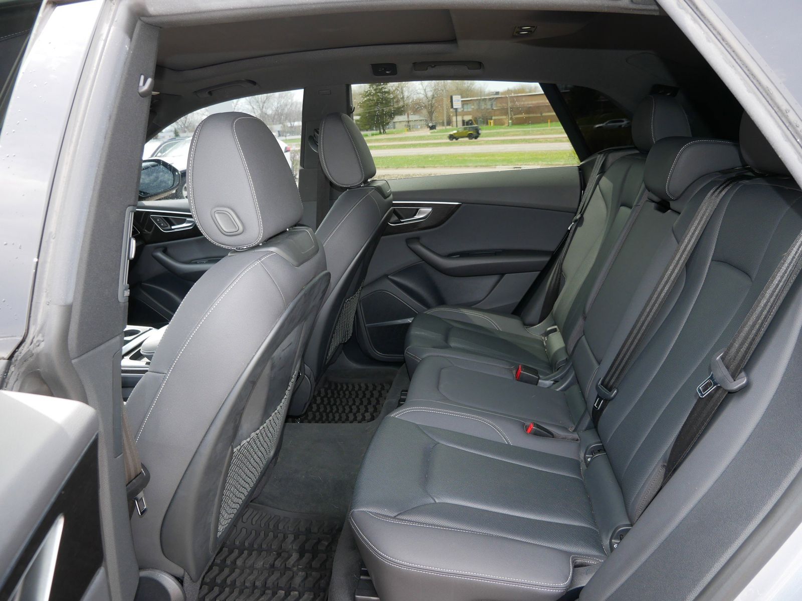 Thumbnail: 2021 Audi Q8 - 10