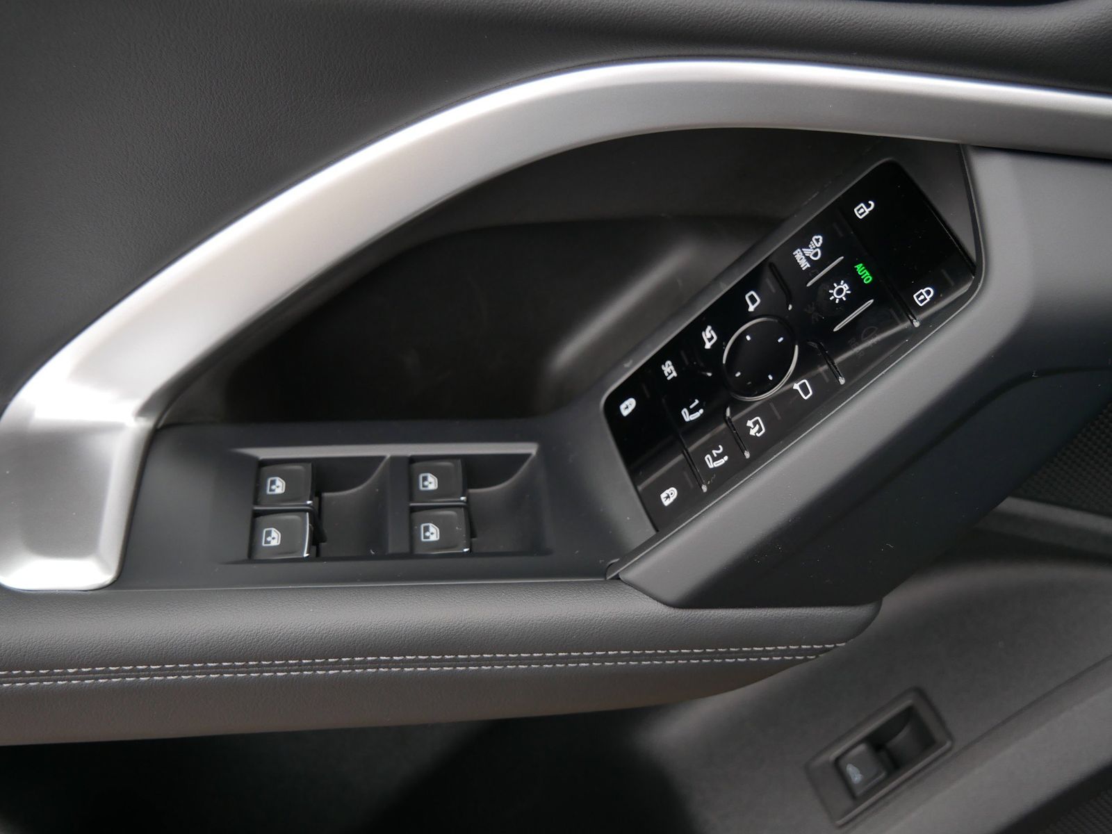 Thumbnail: 2025 Audi Q5 - 14