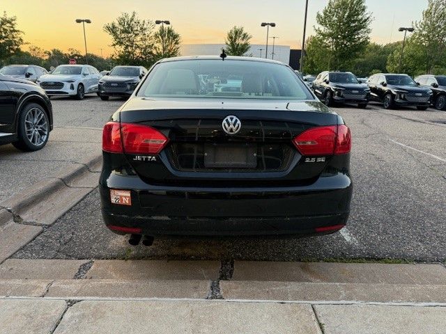 Thumbnail: 2011 Volkswagen Jetta - 3