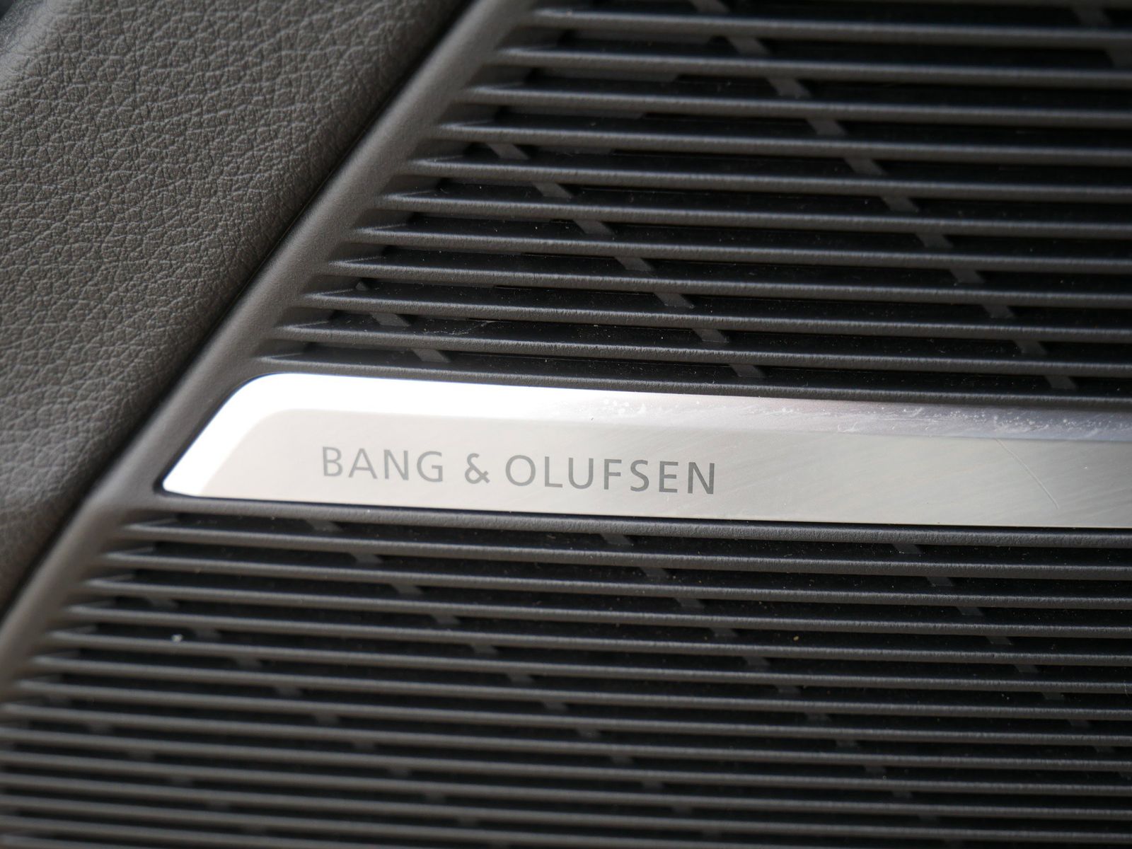 Thumbnail: 2021 Audi Q8 - 16