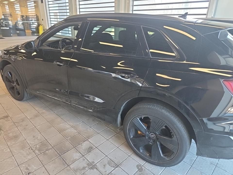 Thumbnail: 2023 Audi e-tron - 7