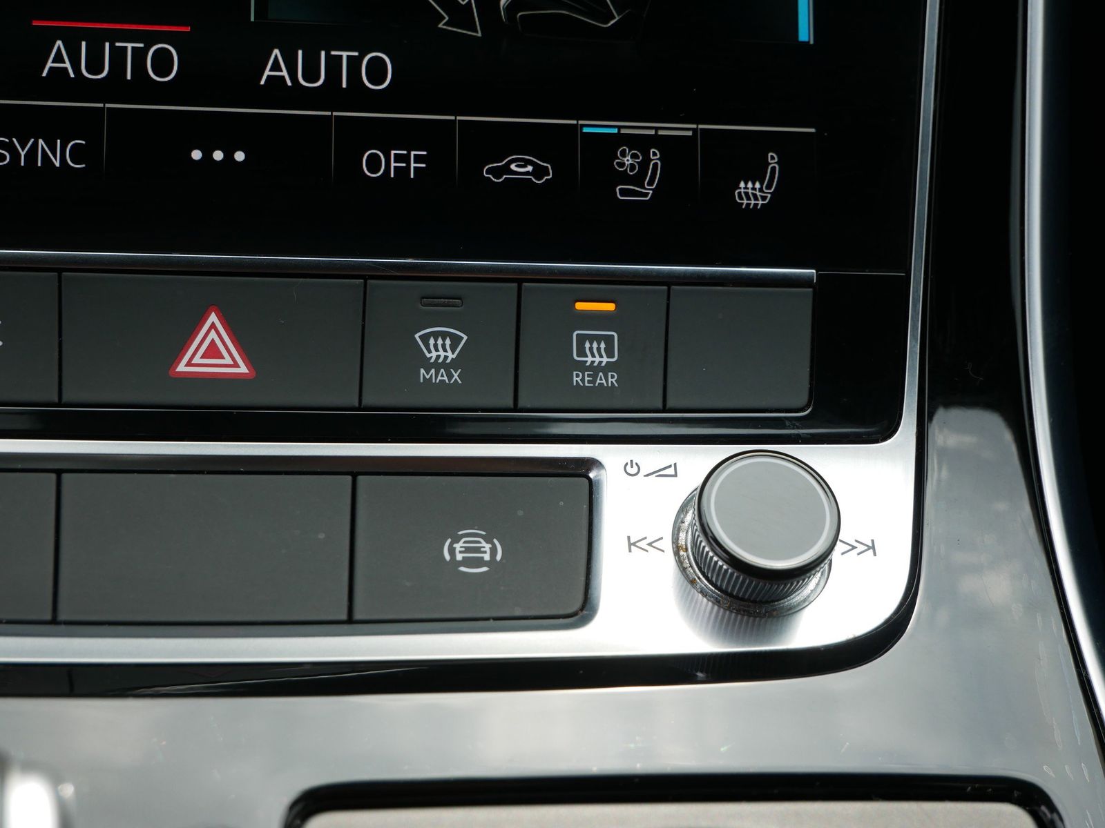 Thumbnail: 2021 Audi Q8 - 16