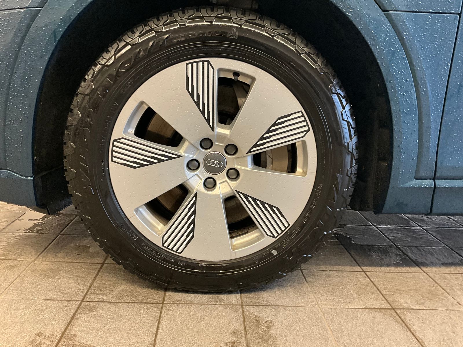 Thumbnail: 2019 Audi e-tron - 21