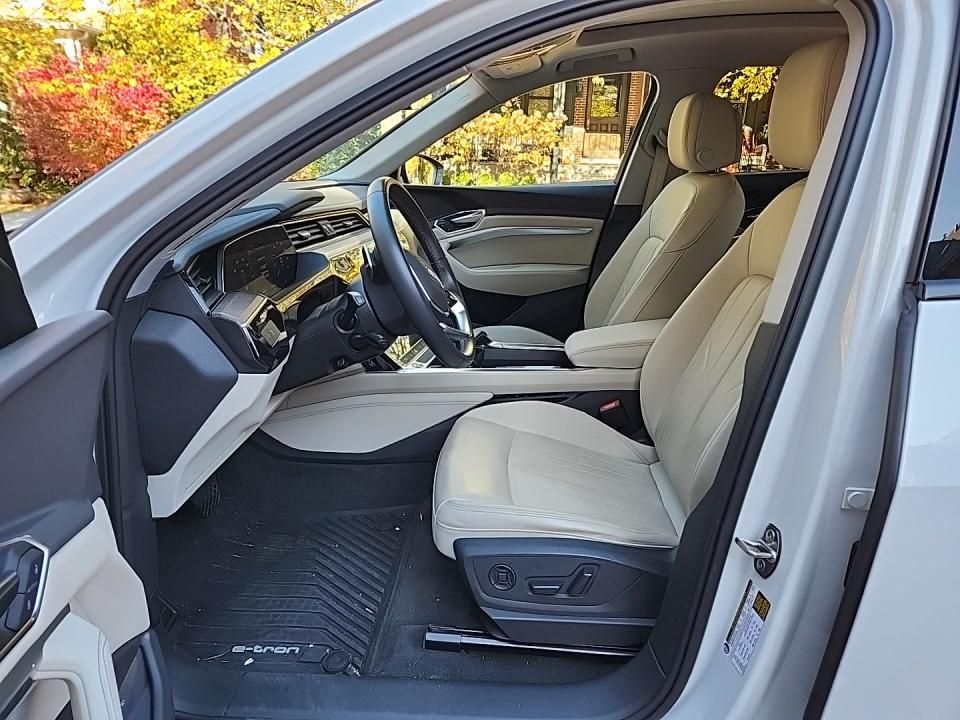 Thumbnail: 2023 Audi e-tron - 4