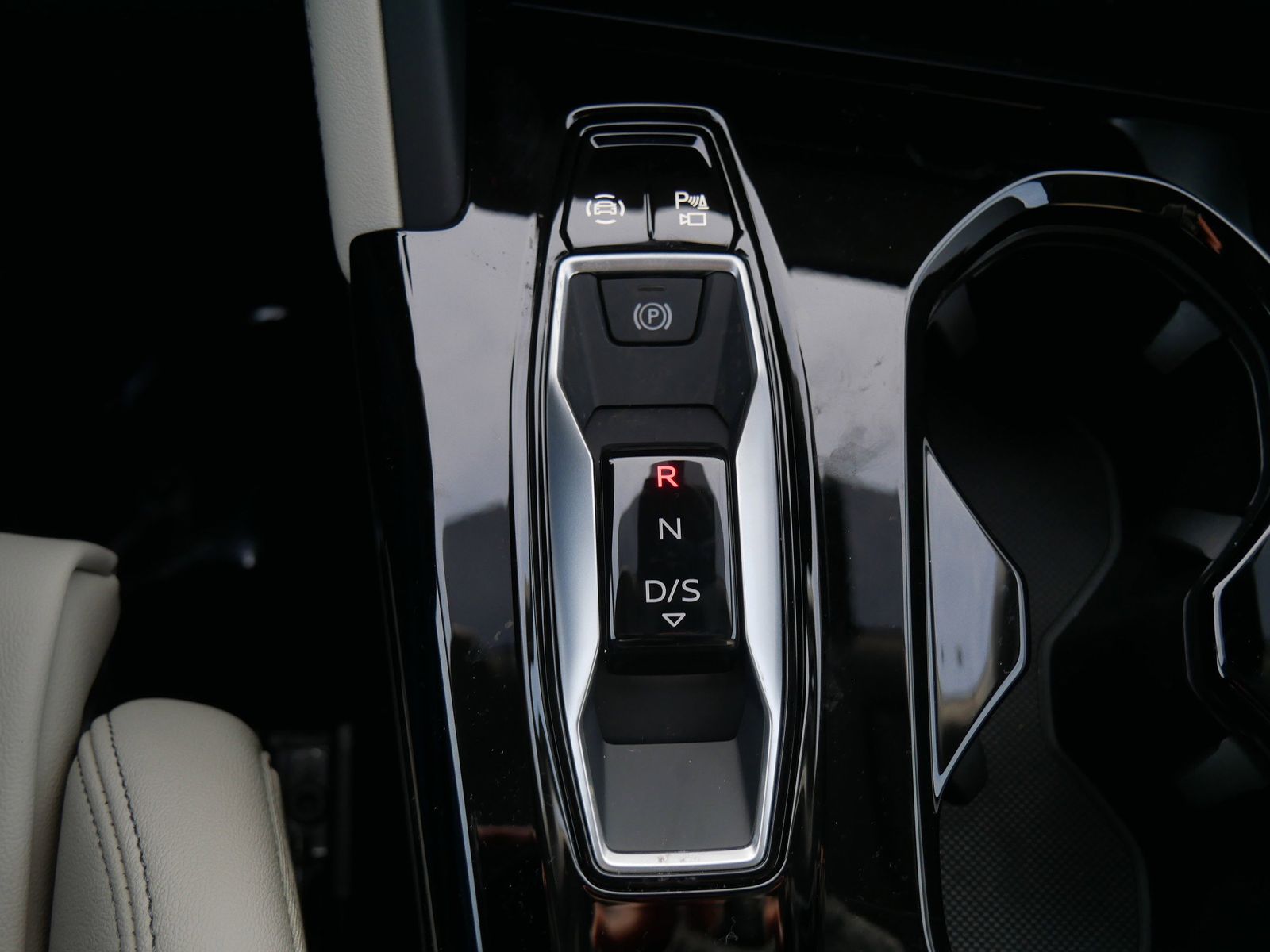 Thumbnail: 2025 Audi Q5 - 22