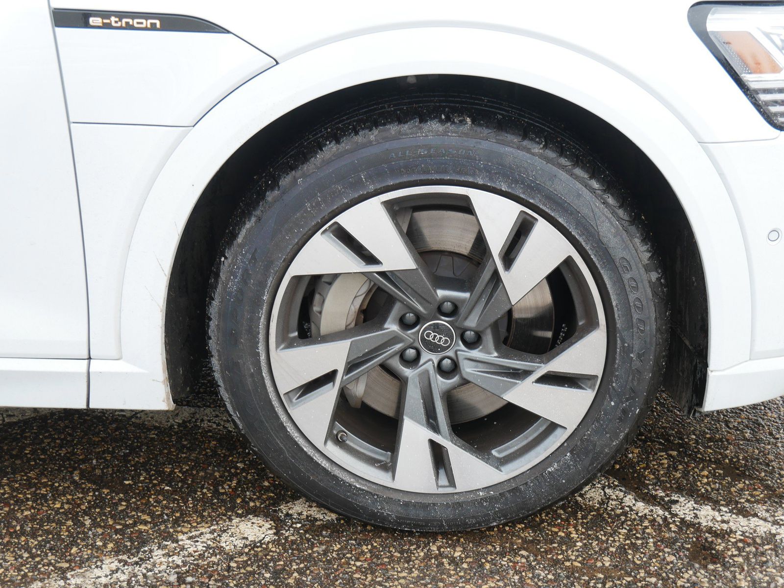 Thumbnail: 2023 Audi e-tron - 5