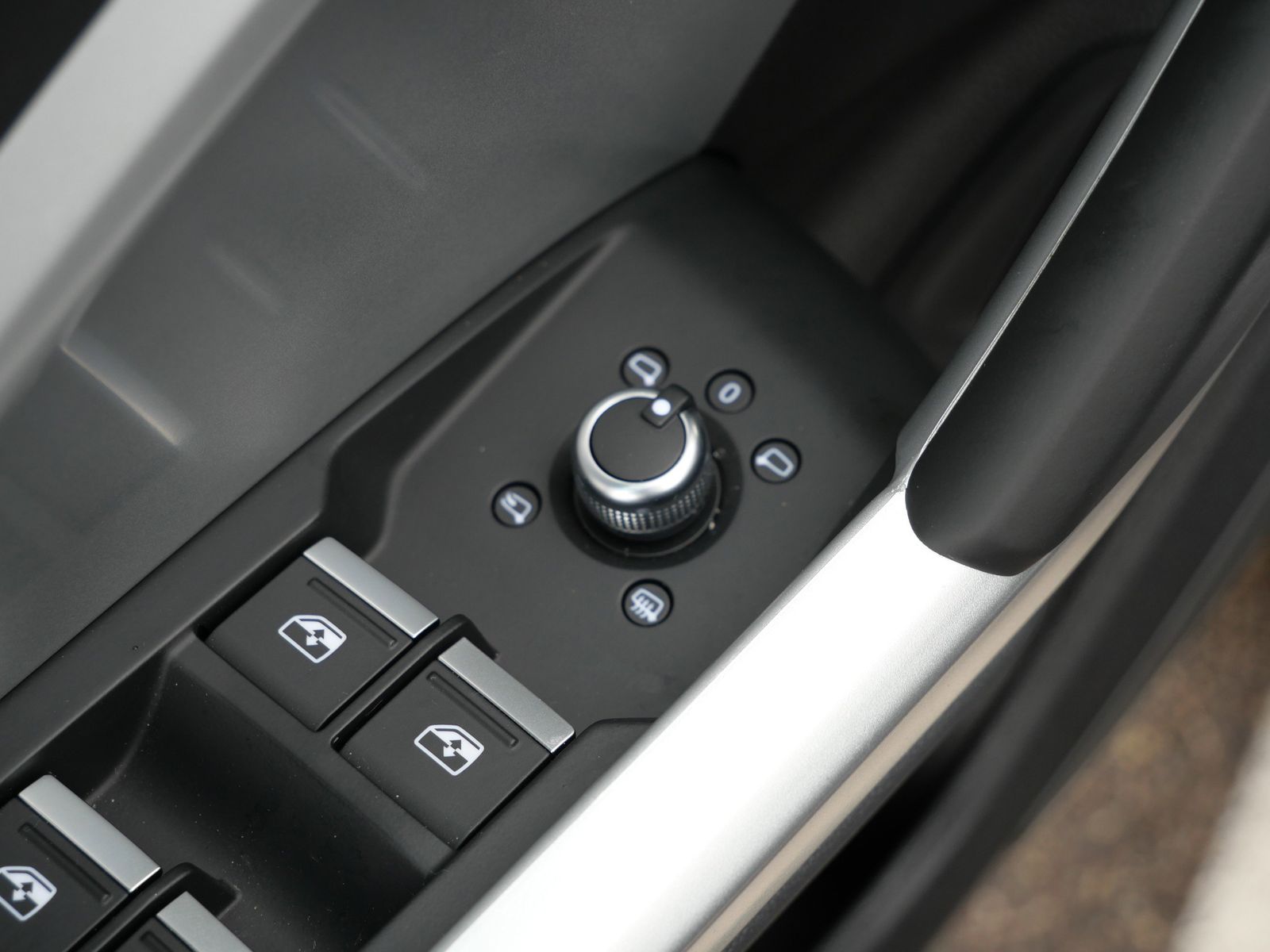 Thumbnail: 2025 Audi Q3 - 16