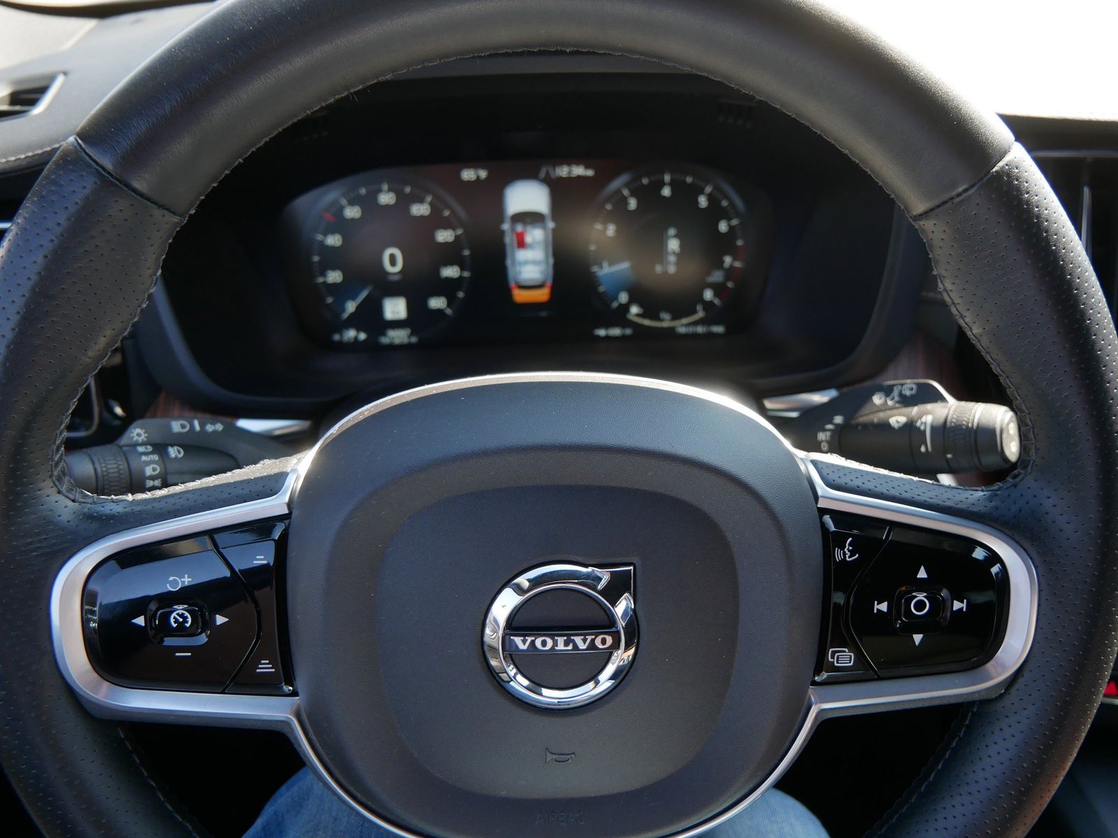 Thumbnail: 2019 Volvo XC60 - 24