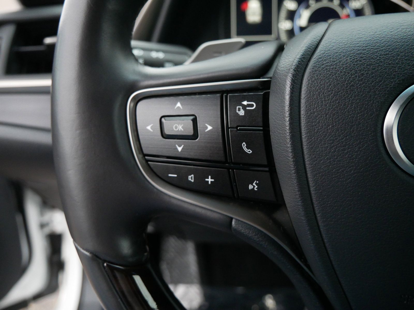 Thumbnail: 2021 Lexus ES - 27