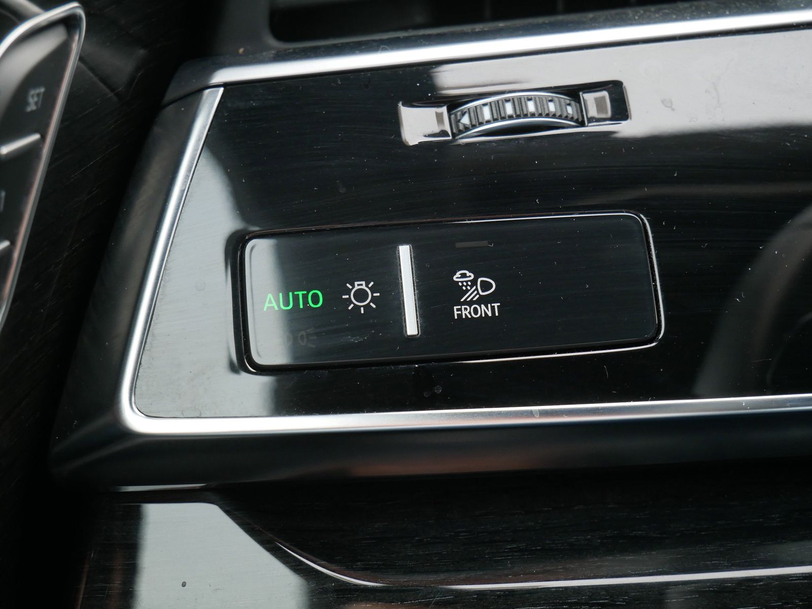 Thumbnail: 2021 Audi Q8 - 26