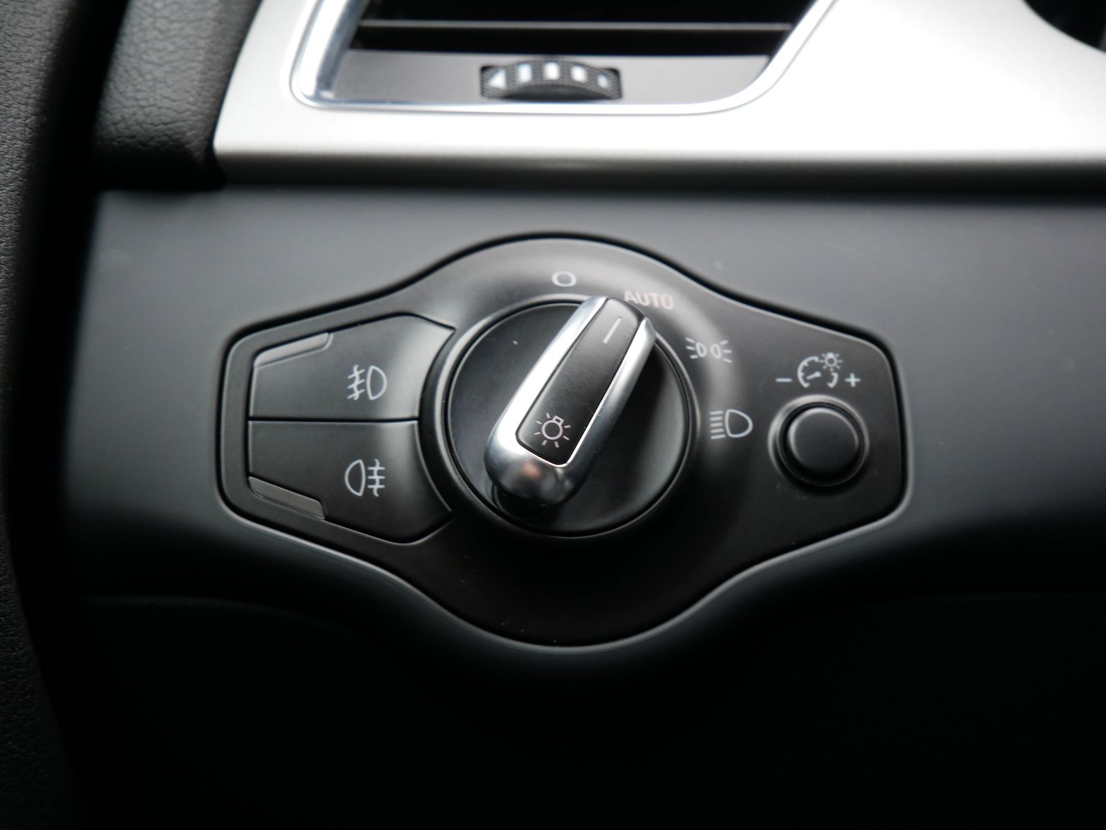 Thumbnail: 2012 Audi S4 - 24