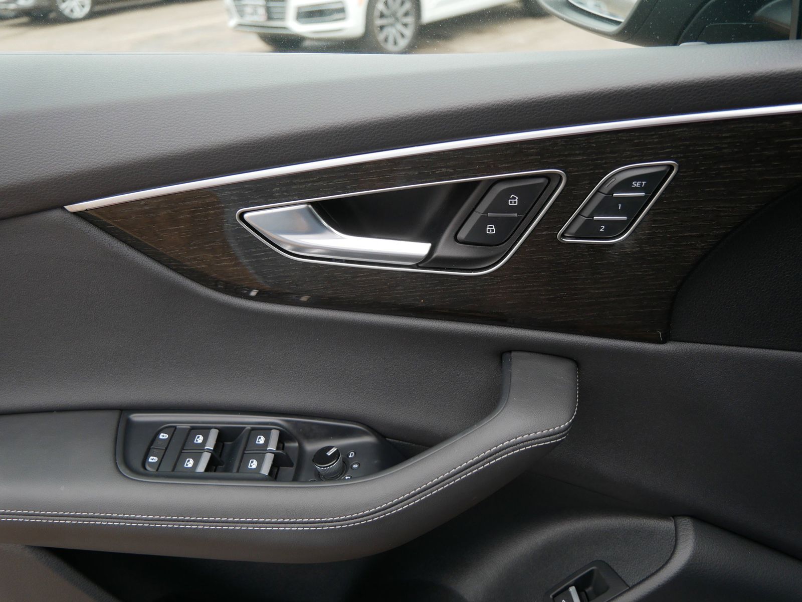 Thumbnail: 2025 Audi Q8 - 14