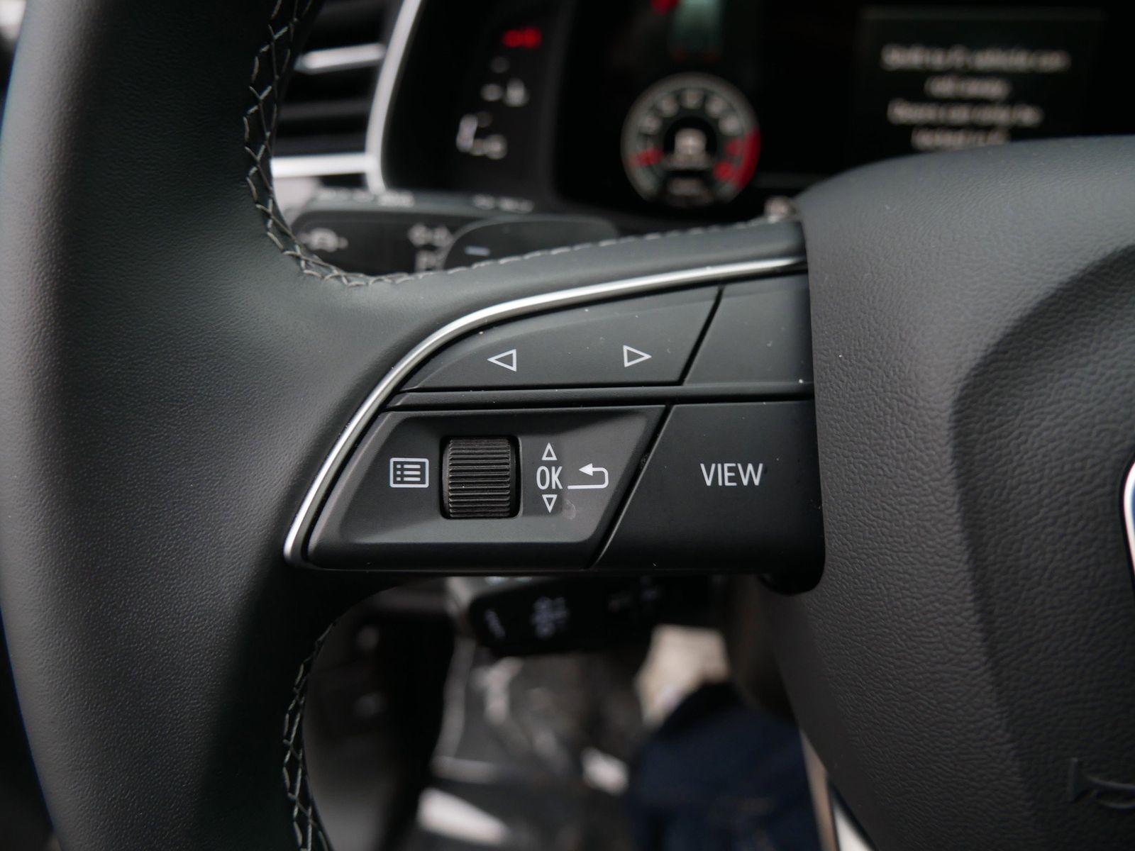 Thumbnail: 2025 Audi Q7 - 25