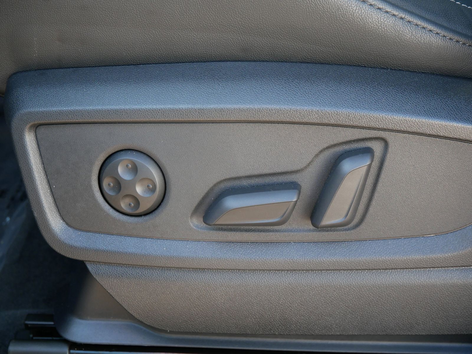 Thumbnail: 2025 Audi Q5 - 18