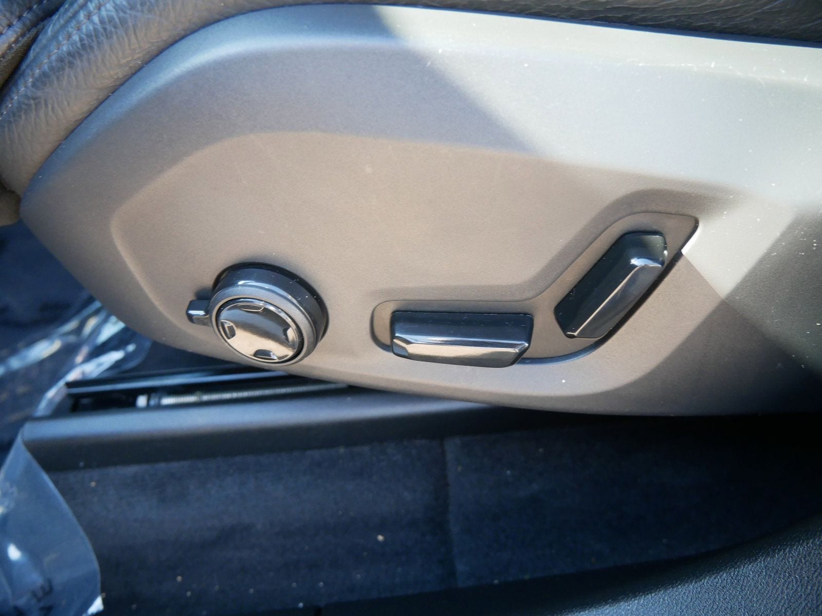 Thumbnail: 2019 Volvo XC60 - 14