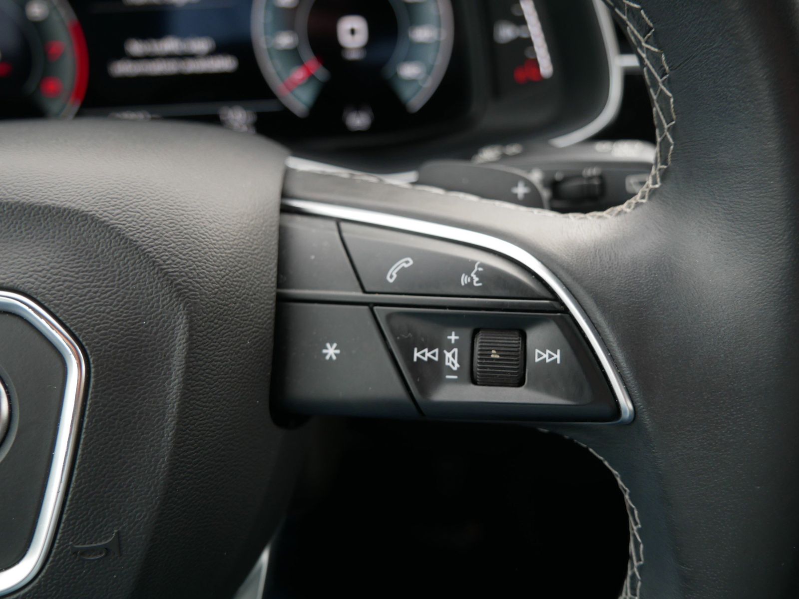 Thumbnail: 2021 Audi Q8 - 24