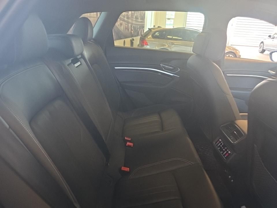 Thumbnail: 2023 Audi e-tron - 11