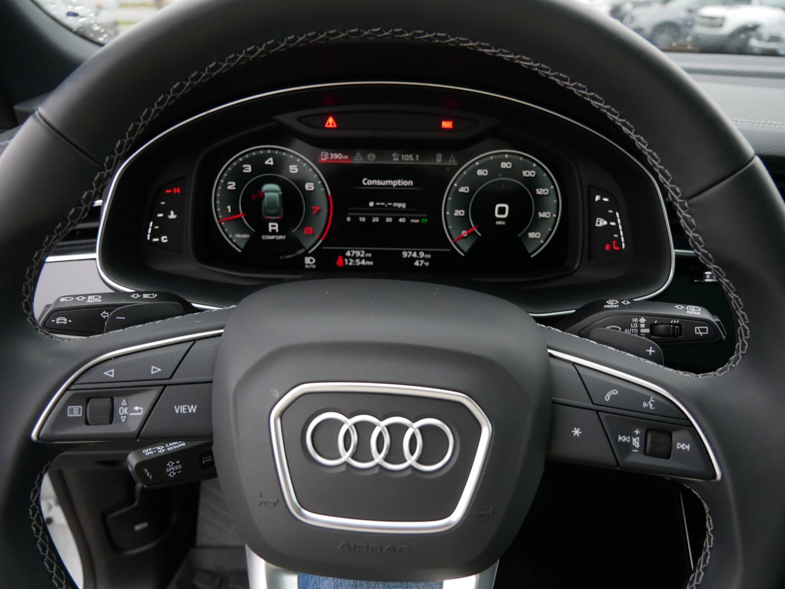 Thumbnail: 2025 Audi Q8 - 25