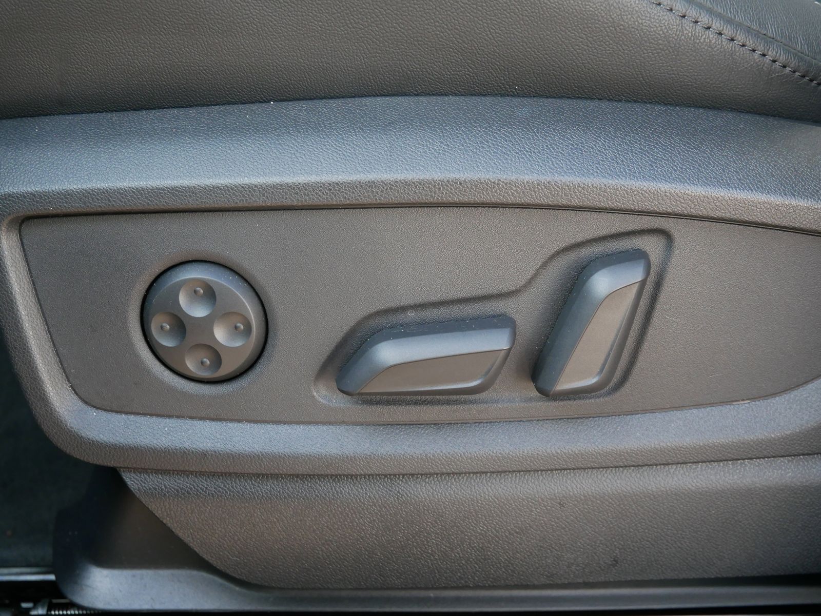 Thumbnail: 2025 Audi Q5 - 16