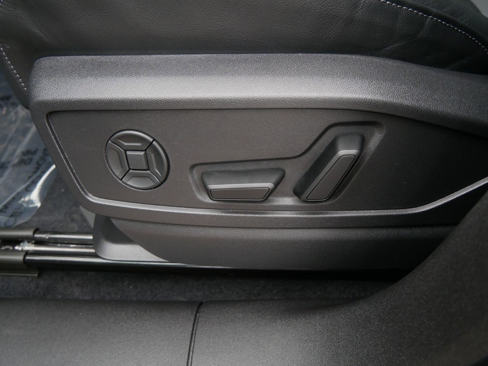 Thumbnail: 2025 Audi Q5 - 13