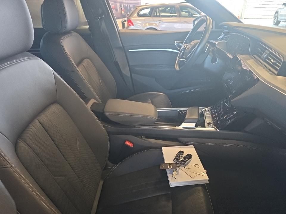 Thumbnail: 2023 Audi e-tron - 9