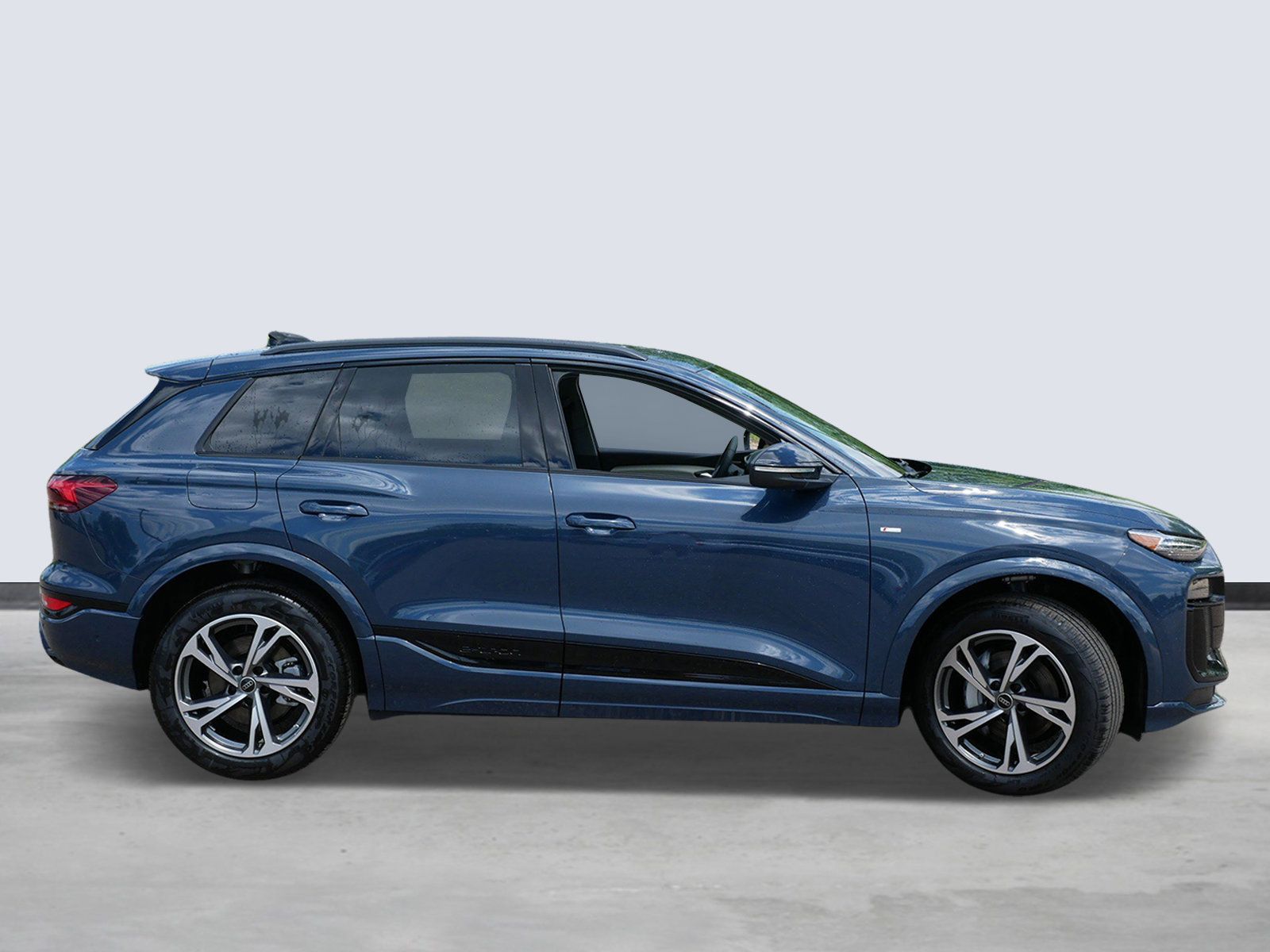 Thumbnail: 2027 Audi Q6 e-tron - 5